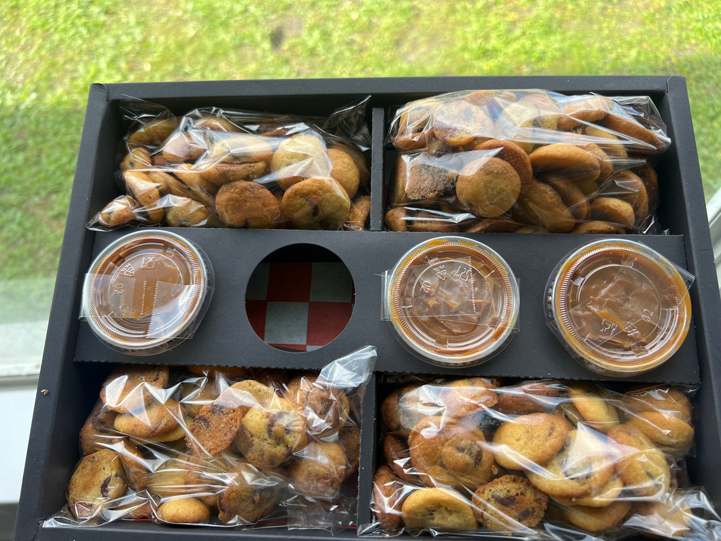 Mini chocolate chips dipping box